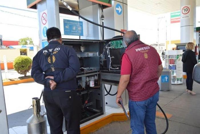 Sujetos armados impiden a inspectores de Profeco revisar gasolinera de Tepalcatepec
