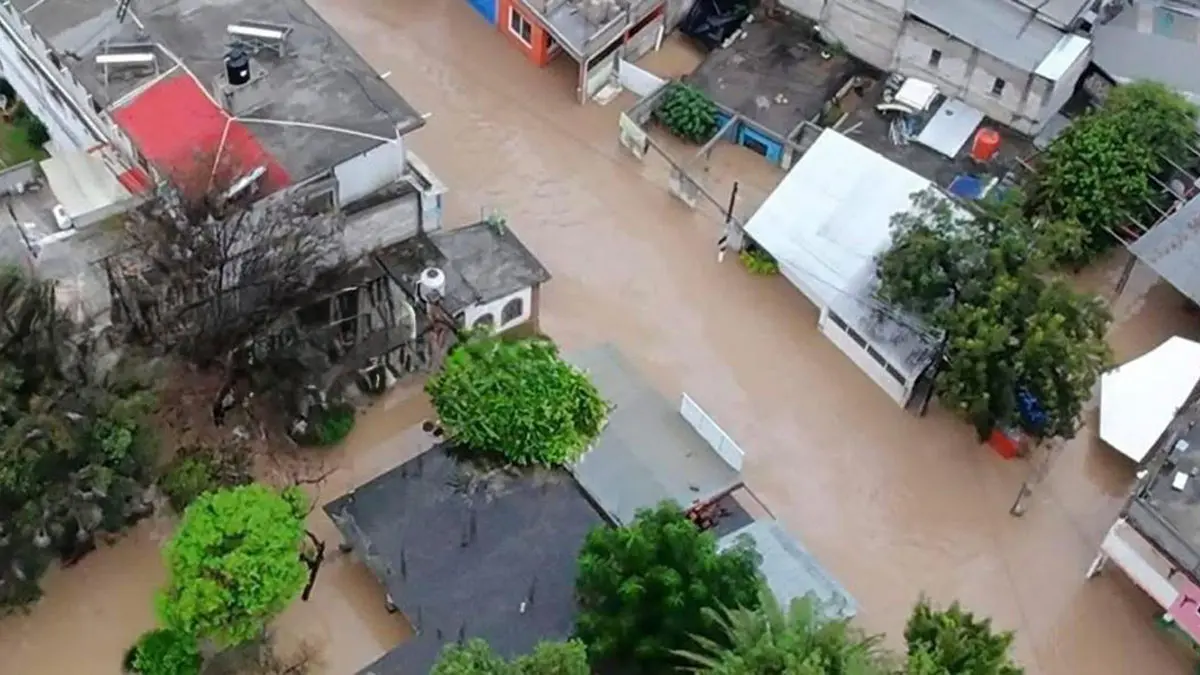 Suman 18 muertos por fuertes lluvias y desbordamientos en Hidalgo