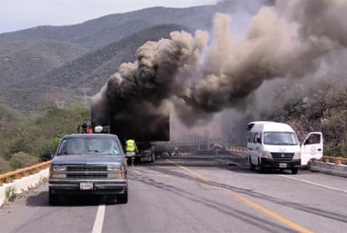 Suman tres los fallecidos tras grave accidente e incendio en la Siglo XXI