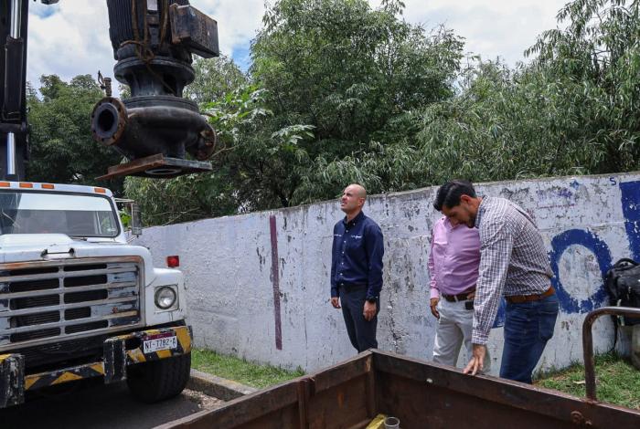 Supervisa Adolfo Torres acciones emergentes para restablecer el servicio en el rebombeo Guillermo Prieto
