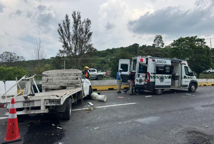 Tarímbaro: tres lesionados en choque entre camioneta y tráiler