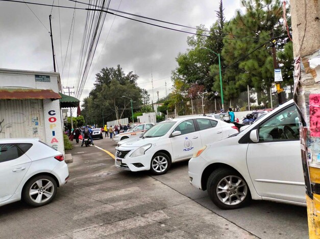 Taxista bloquean vialidades en Morelia ante falta de regularización de sitios