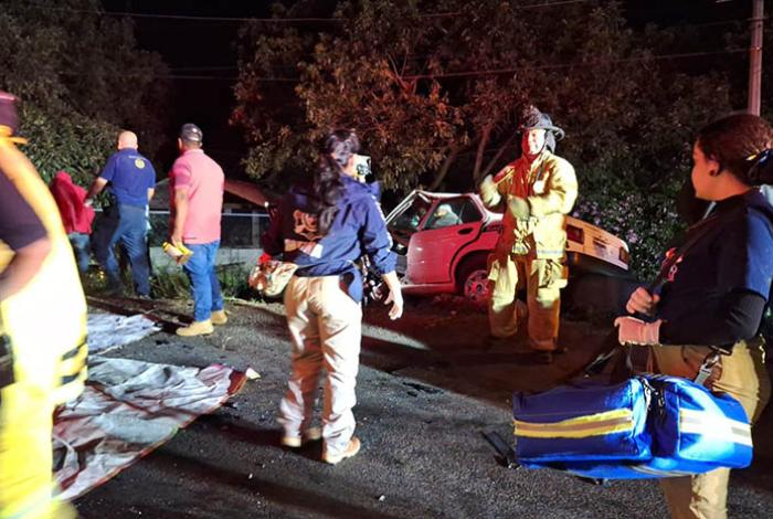Taxista fallece en en hospital tras un aparatoso accidente en la carretera Uruapan-Lombardía