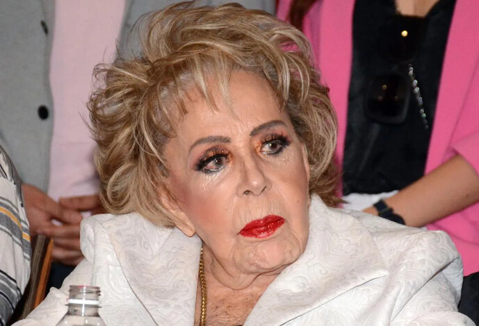 Televisa rinde homenaje a Silvia Pinal con placa conmemorativa