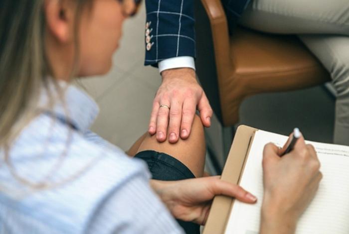 Terapia, capacitación y pago reparatorio, lo que deberá hacer un maestro de Uruapan por acosar a una alumna