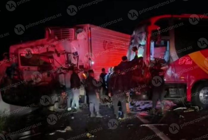 Terrible choque en La Piedad deja al menos 15 heridos