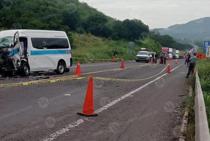 Terrible choque en la Siglo XXI deja cinco muertos