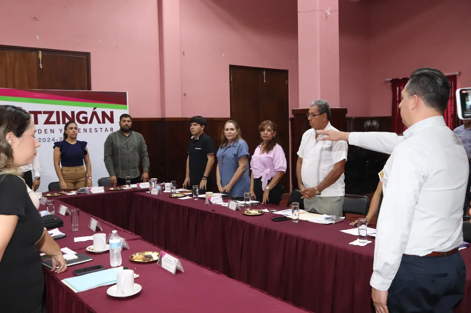 Toma protesta el nuevo secretario del ayuntamiento de Apatzingan
