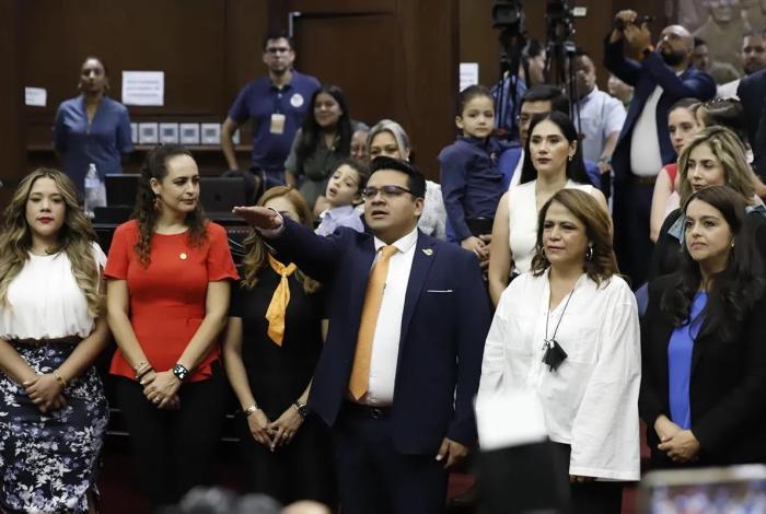 Toño Carreño rinde protesta como diputado de la LXXVI Legislatura