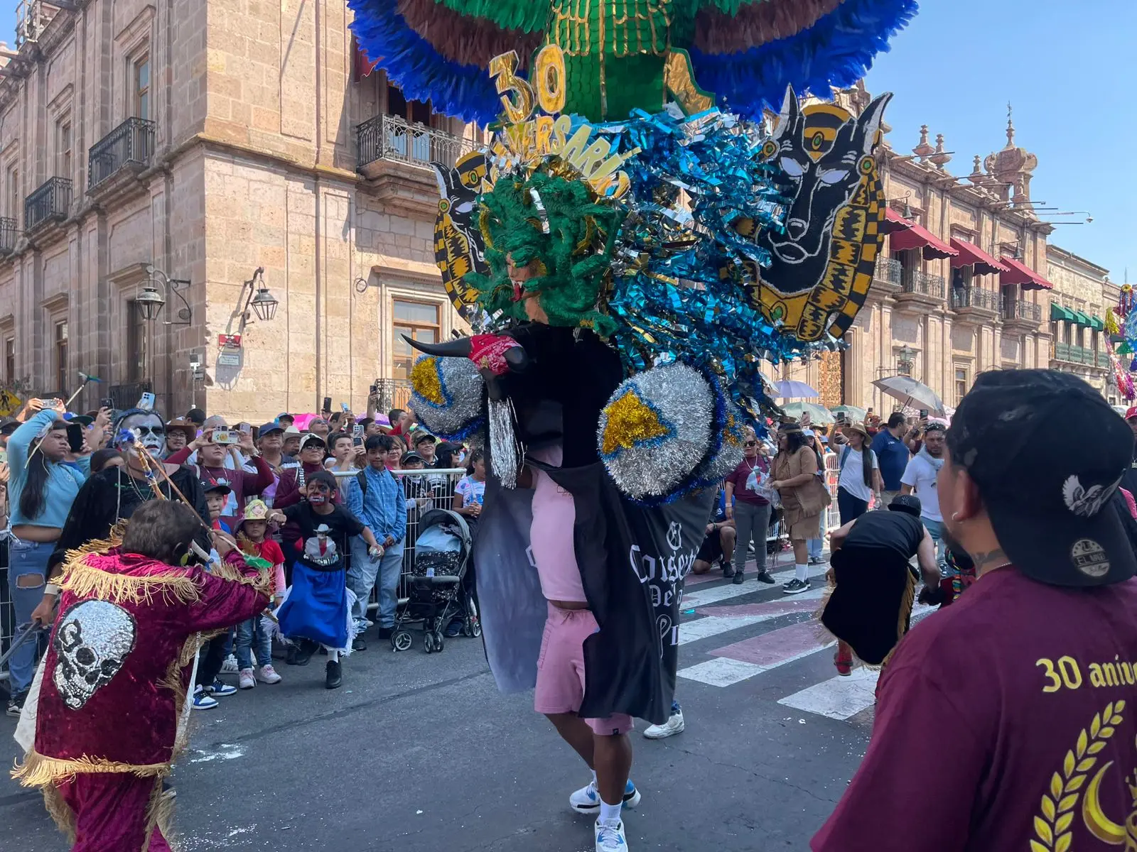 Toritos de petate llena de alegría las calles del centro histórico