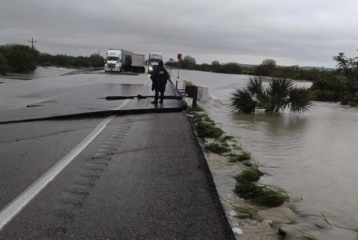 Tormenta Barry afecta vías en Tamaulipas