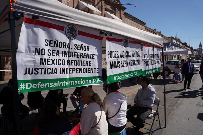 Trabajadores del Poder Judicial instalan plantón en la Madero