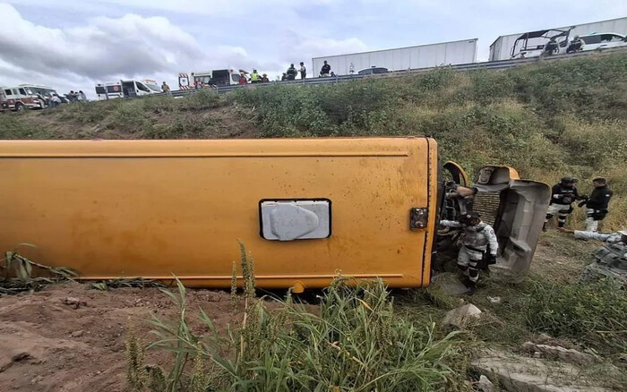 Tragedia en Celaya: Vuelca Camión Escolar con Estudiantes; un Muerto y Varios Heridos