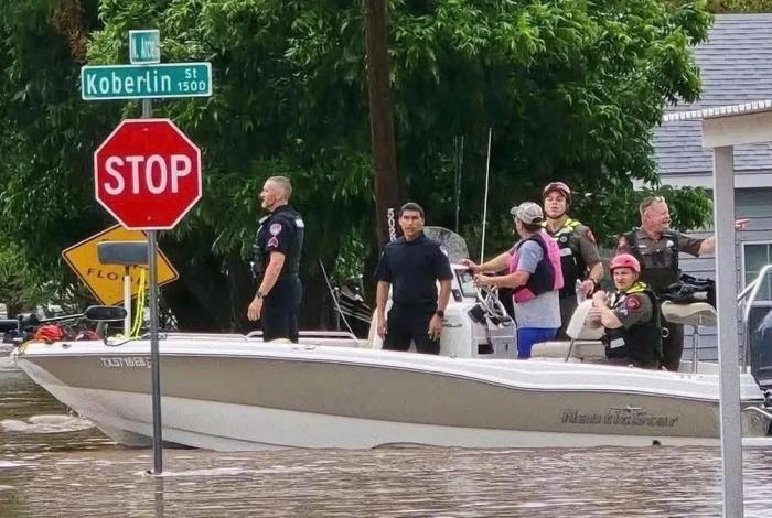 Tragedia en Texas: 23 niñas desaparecidas tras inundación en campamento Mystic