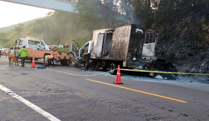 Trágico accidente en la autopista Siglo XXI deja cuatro muertos y  heridos graves