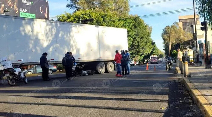 Tráiler atropella a motociclista en la Ventura Puente