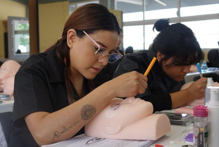 Transforma tu futuro con una de las 100 becas que Icatmi tiene para ti