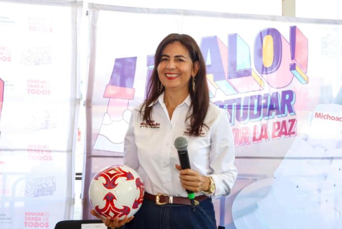 Transformamos la educación de 6 mil estudiantes en Tacámbaro y Turicato: Gabriela Molina