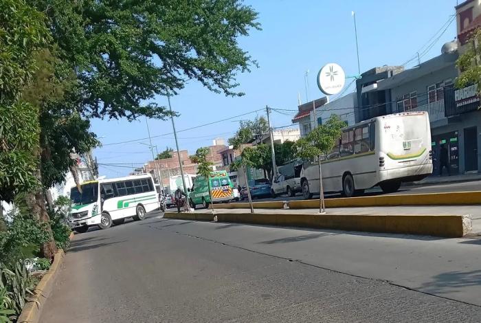 Transportistas de Zamora y Jacona paralizan la región con paro laboral