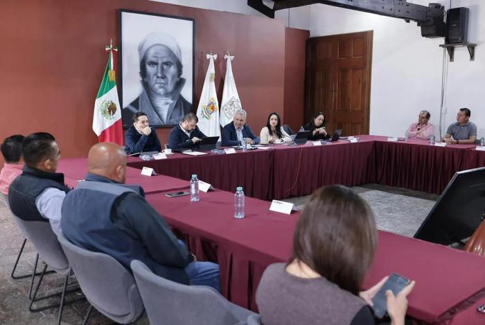Transportistas urbanos y suburbanos de Morelia confían en proyecto de metrobús; Bedolla presenta beneficios