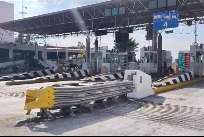 Transportistas y campesinos mantienen bloqueos carreteros en Michoacán por tercer día consecutivo