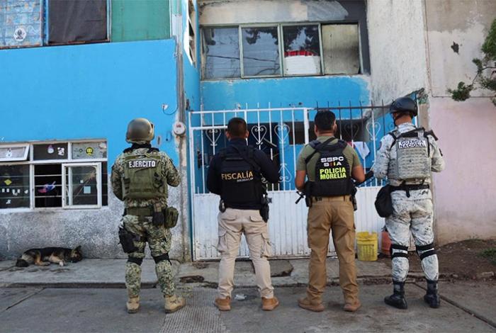 Tras cateos en Morelia y Pátzcuaro, FGE asegura 500 dosis de droga y máquinas tragamonedas del crimen
