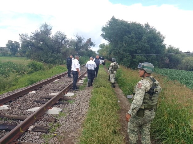 Tras enfrentamiento, detienen a tres con armas y vehículo robado