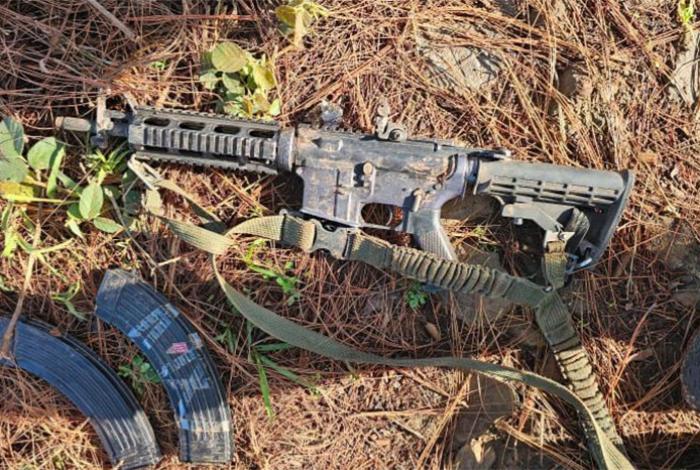 Tras enfrentamientos entre civiles en Uruapan con saldo de 2 muertos, aseguran armas y artefactos explosivos