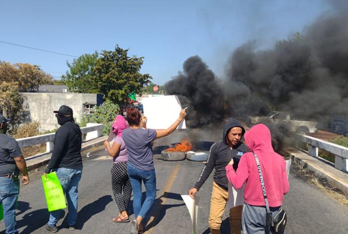 Tras hallazgo de 6 asesinados en “El Guayabo”, se desatan bloqueos carreteros en Tierra Caliente