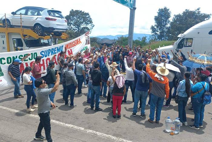 Tras movilización del Consejo Supremo Indígena de Michoacán, comienzan a retirar bloqueos