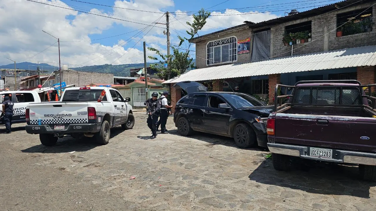 Tras persecución, SSP asegura vehículo, cartuchos útiles y uniformes apócrifos en Tingambato