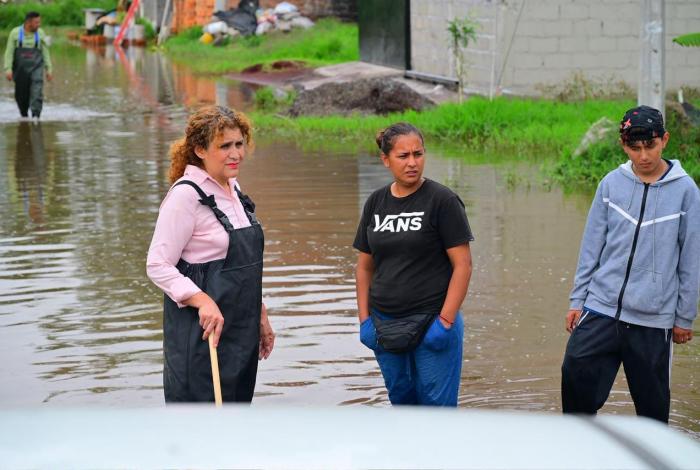 Trasladan a familias y activan comedor comunitario en Benito Juárez