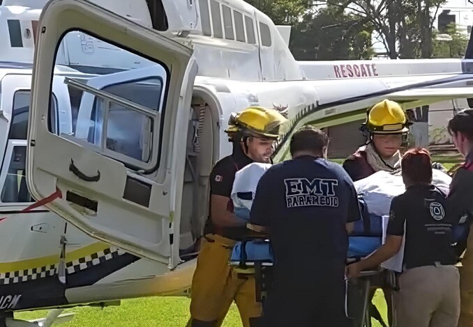 Trasladan de emergencia a Cecilia, víctima de atropellamiento en Caravana de Los Reyes