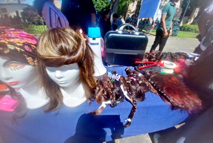 Trenzatón dona pelucas oncológicas para pacientes con cáncer