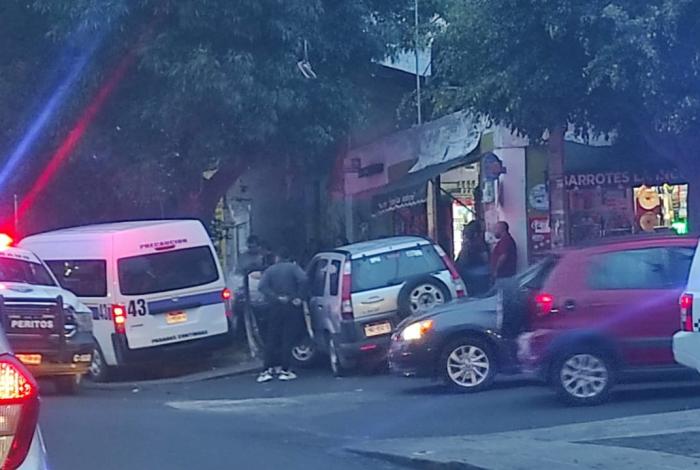 Tres heridos por carambola en la colonia Isaac Arriaga