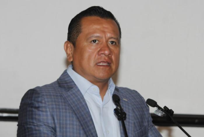 Tres mediciones ratifican a Carlos Torres Piña como el político mejor posicionado de Morena