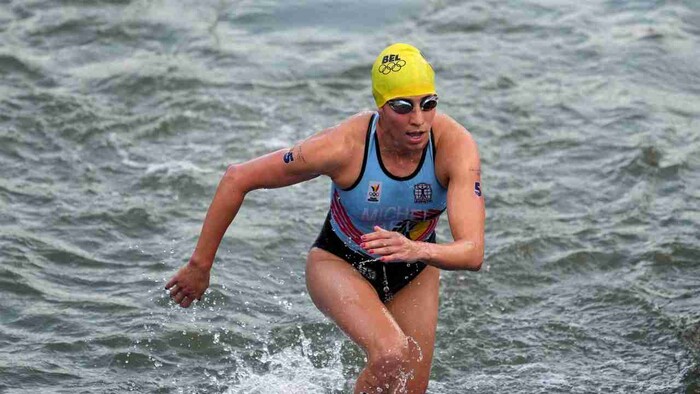 Triatleta belga hospitalizada por contaminarse en el Rio Sena de Paris