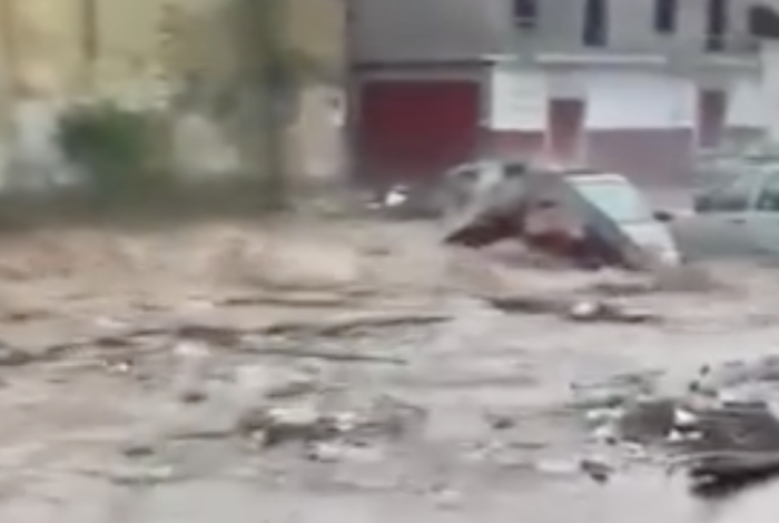 Tromba provoca inundaciones y caída de árboles en Pátzcuaro
