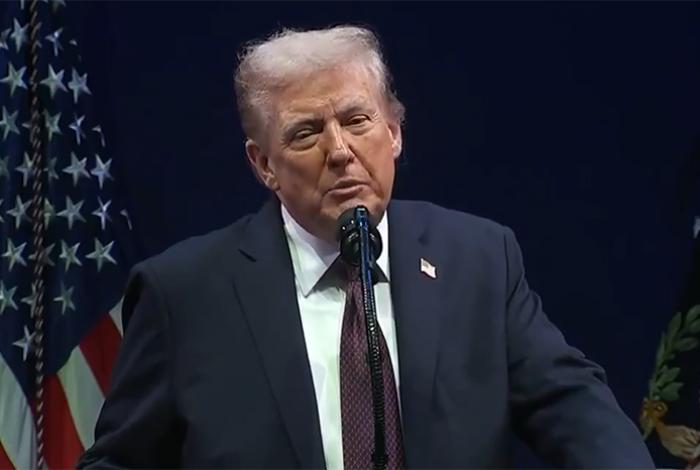 Trump dice que pidió a Sheinbaum dejar de enviar petróleo a Cuba y que "ya no lo está haciendo"