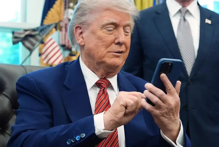 Trump lanza Trump Mobile y el smartphone T1 dorado
