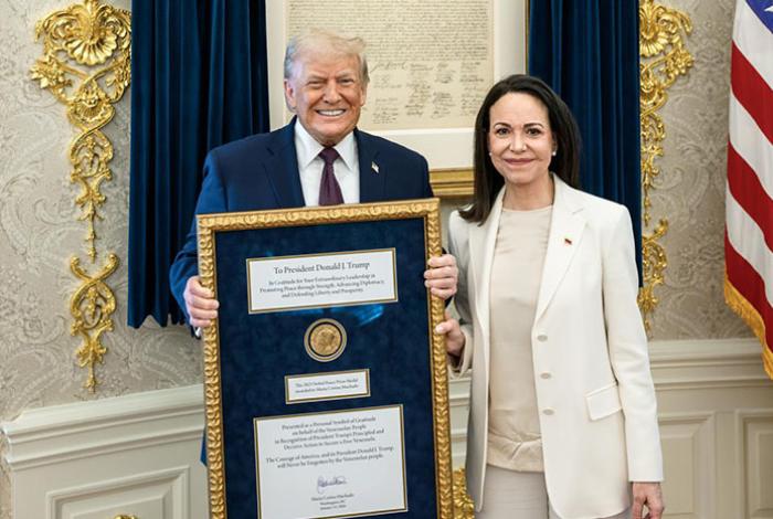 Trump presume que María Corina Machado le “obsequió” su Premio Nobel de la Paz
