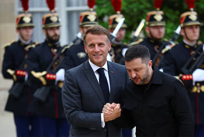 Ucrania y EUA siguen negociando en París tras cumbre que despierta optimismo cauteloso