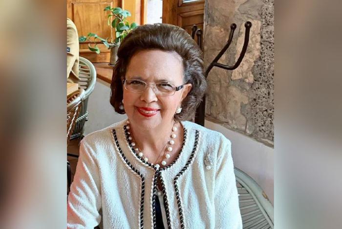 UMSNH reconoce trayectoria de la licenciada Guadalupe Morales, 'ejemplo de entrega y compromiso con la educación'