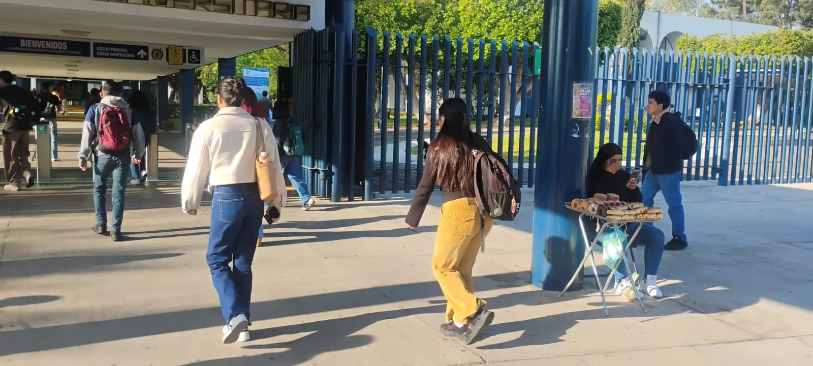 UMSNH retoma actividades con el regreso de miles de estudiantes
