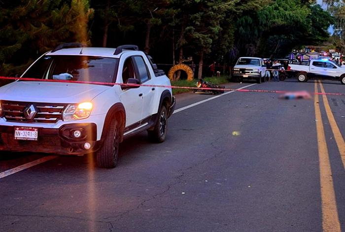 Un menor fallecido y otro gravemente herido, al chocar por alcance su moto contra una camioneta, en Peribán