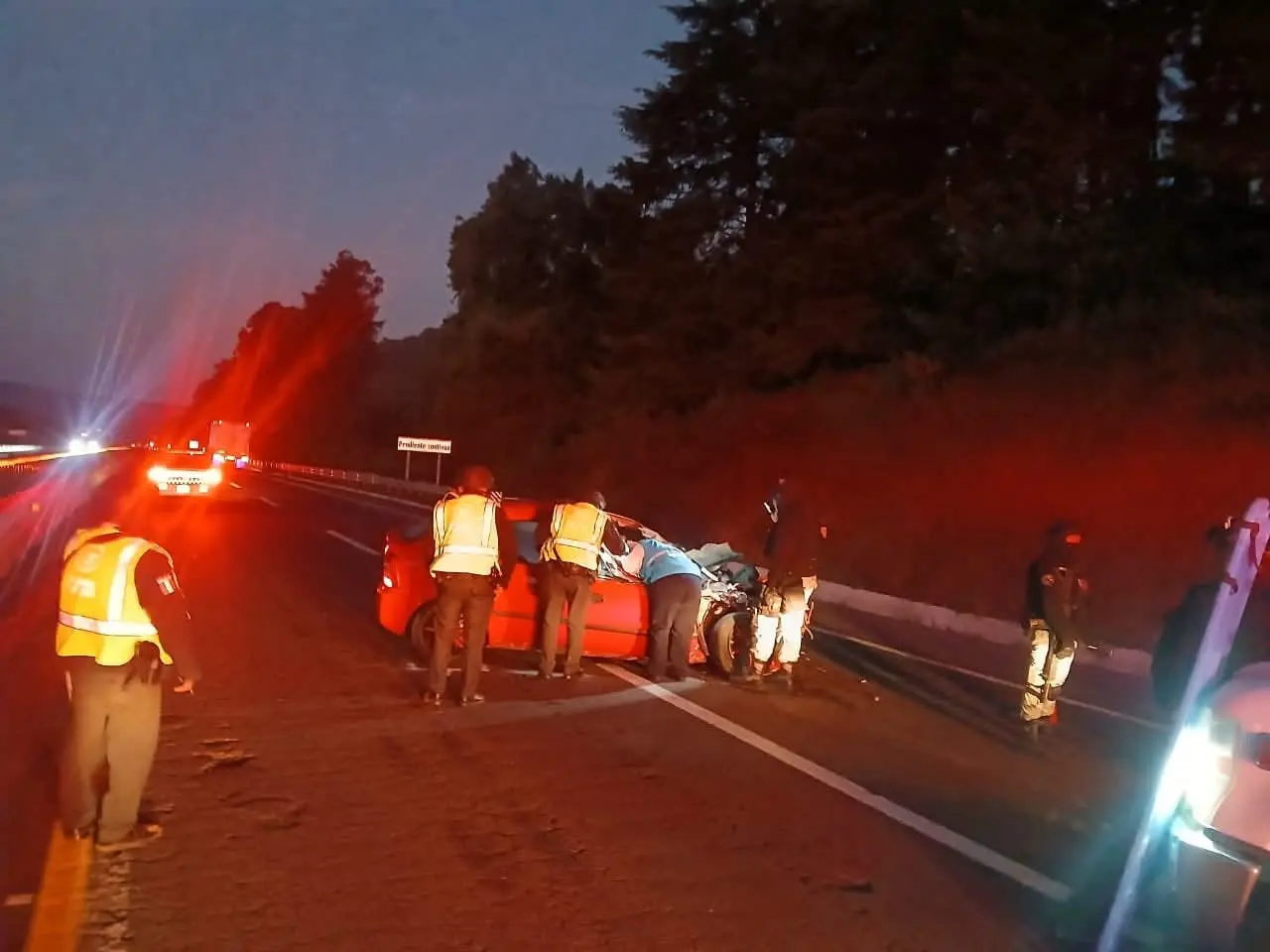 Un muerto y un herido en choque por alcance en la Siglo XXI