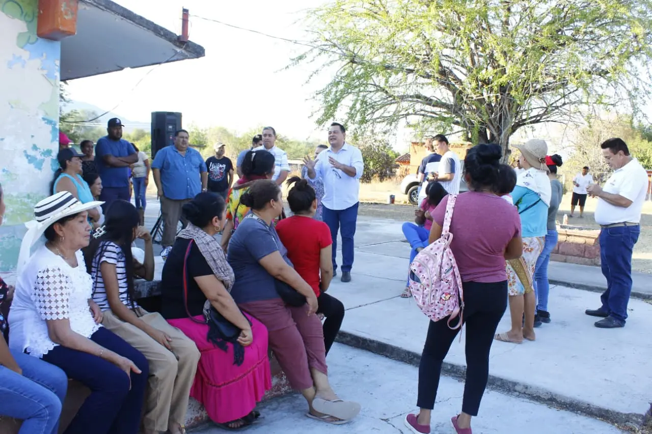 Una cancha-jardín será destinada para Tziritzícuaro, una comunidad ribereña del Balsas en Huetamo