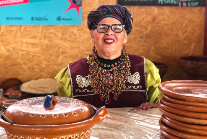 Una guardiana del sabor cuenta la diferencia entre producir comida y el sazón de la cocina tradicional