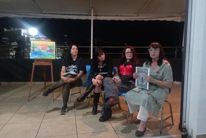Una noche de mujeres para levantar el velo en La Covacha Literaria