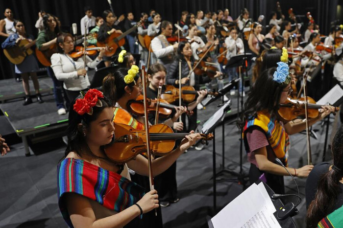 Una nueva generación de mujeres mariachis reivindica su papel en la música mexicana